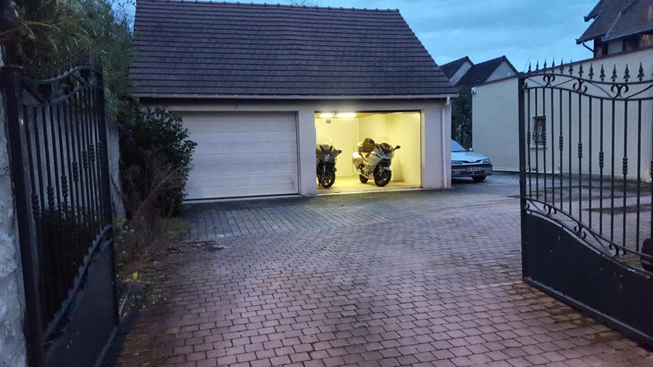 Apakabar Homestay - Proche Gare Melun, Parking Prive, Netflix La Rochette  Dış mekan fotoğraf
