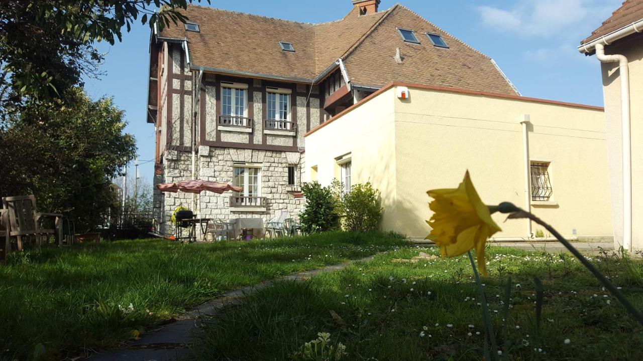 Apakabar Homestay - Proche Gare Melun, Parking Prive, Netflix La Rochette  Dış mekan fotoğraf